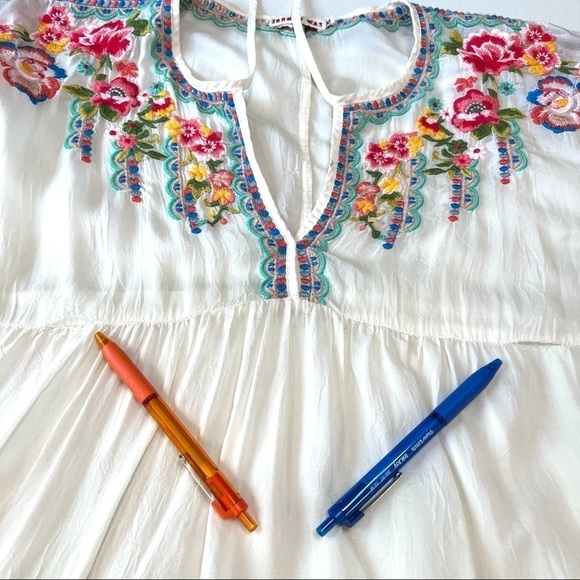 Johnny Was White Embroidered Floral Boho Peasant Top - Picture 8 of 10